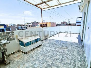 ¡Gran Oportunidad! Propiedad con Casa y 2 Departamentos