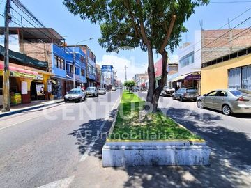 ¡Gran Oportunidad! Propiedad con Casa y 2 Departamentos
