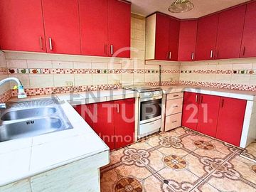 ¡Gran Oportunidad! Propiedad con Casa y 2 Departamentos