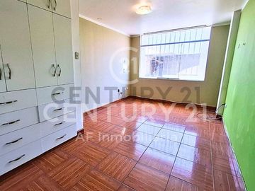 ¡Gran Oportunidad! Propiedad con Casa y 2 Departamentos