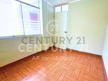 ¡Gran Oportunidad! Propiedad con Casa y 2 Departamentos