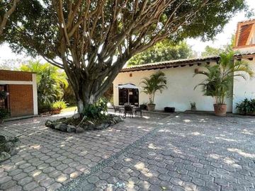 CASA SABINA ATRACTIVA FINCA EN LOMAS DE COCOYOC
