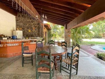 CASA SABINA ATRACTIVA FINCA EN LOMAS DE COCOYOC