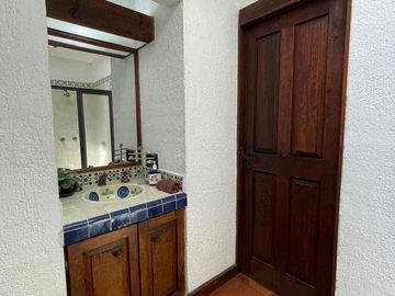 CASA SABINA ATRACTIVA FINCA EN LOMAS DE COCOYOC