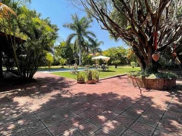 CASA SABINA ATRACTIVA FINCA EN LOMAS DE COCOYOC