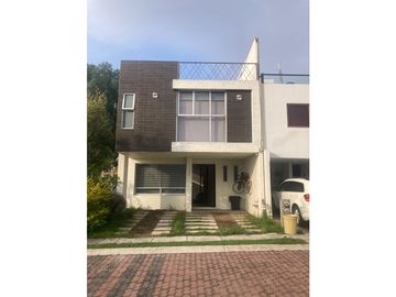 Casa en venta antigua cementera 3 niveles jardin y roof garden