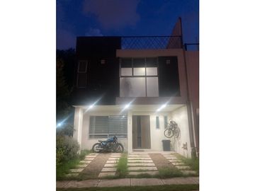 Casa en venta antigua cementera 3 niveles jardin y roof garden