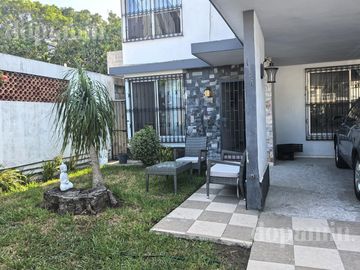 Casa en Unidad Nacional