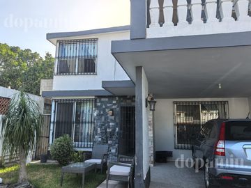 Casa en Unidad Nacional