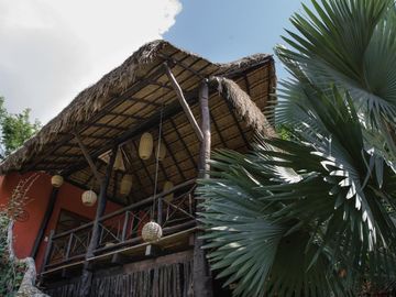 Propiedad estilo hacienda con 6 cabañas en venta en Tulum