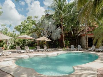 Propiedad estilo hacienda con 6 cabañas en venta en Tulum