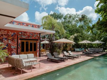 Propiedad estilo hacienda con 6 cabañas en venta en Tulum