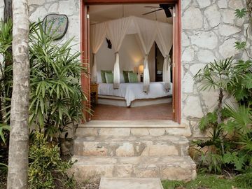 Propiedad estilo hacienda con 6 cabañas en venta en Tulum