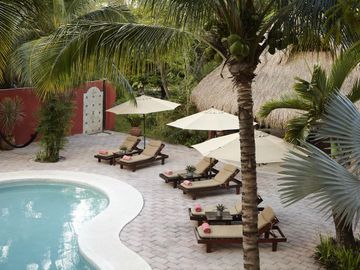Propiedad estilo hacienda con 6 cabañas en venta en Tulum