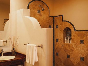 Propiedad estilo hacienda con 6 cabañas en venta en Tulum