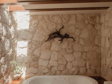Propiedad estilo hacienda con 6 cabañas en venta en Tulum