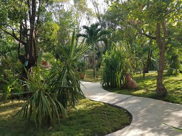 Propiedad estilo hacienda con 6 cabañas en venta en Tulum