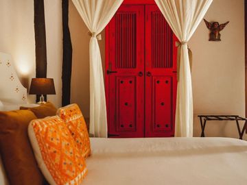 Propiedad estilo hacienda con 6 cabañas en venta en Tulum
