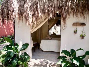 Propiedad estilo hacienda con 6 cabañas en venta en Tulum