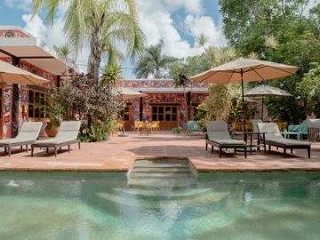 Propiedad estilo hacienda con 6 cabañas en venta en Tulum