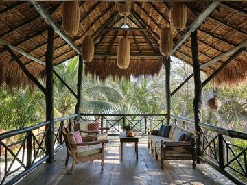 Propiedad estilo hacienda con 6 cabañas en venta en Tulum
