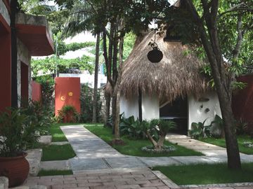 Propiedad estilo hacienda con 6 cabañas en venta en Tulum