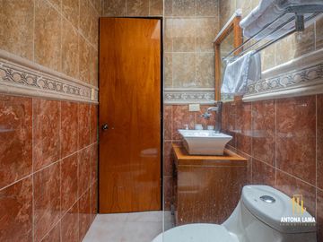 Casa en Venta en Lomas de San Alfonso con cuatro recámaras