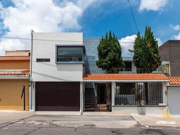 Casa en Venta en Lomas de San Alfonso con cuatro recámaras