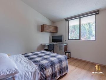 Casa en Venta en Lomas de San Alfonso con cuatro recámaras