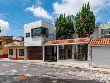 Casa en Venta en Lomas de San Alfonso con cuatro recámaras