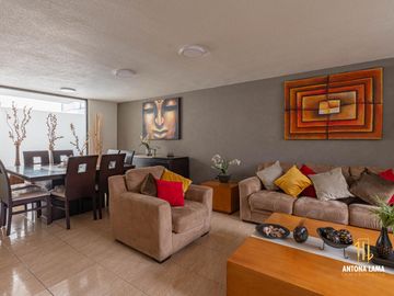 Casa en Venta en Lomas de San Alfonso con cuatro recámaras