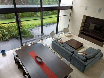 CASA EN VENTA EN HERMOSO FRACCIONAMIENTO ARBOLADO
