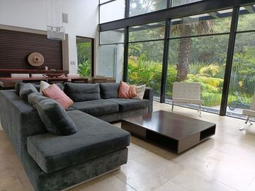 CASA EN VENTA EN HERMOSO FRACCIONAMIENTO ARBOLADO
