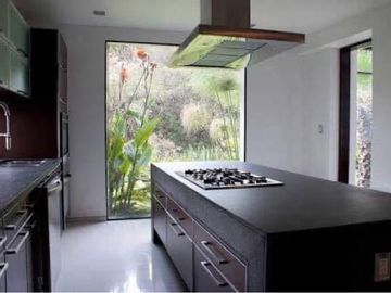 CASA EN VENTA EN HERMOSO FRACCIONAMIENTO ARBOLADO