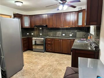 VENTA o ALQUILER CASA  EN CLAYTON 246 M2 PH EMBASSY GARDEN MLD