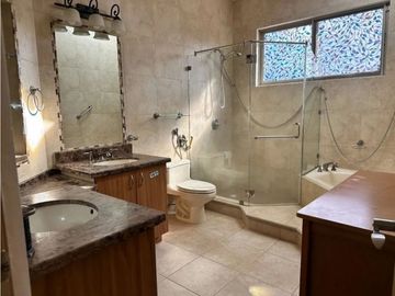VENTA o ALQUILER CASA  EN CLAYTON 246 M2 PH EMBASSY GARDEN MLD