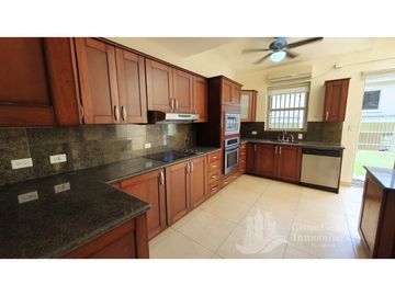 CASA EN CLAYTON EMBASSY GARDENS 300M2 DISPONIBLE EN JILIO JP