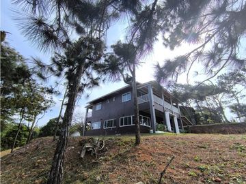 CERRO AZUL / 2000M / 2 NIVELES / 4 HABITACIONES / CAMPESTRE