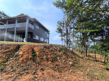 CERRO AZUL / 2000M / 2 NIVELES / 4 HABITACIONES / CAMPESTRE