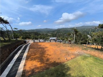CERRO AZUL / 2000M / 2 NIVELES / 4 HABITACIONES / CAMPESTRE