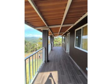CERRO AZUL / 2000M / 2 NIVELES / 4 HABITACIONES / CAMPESTRE