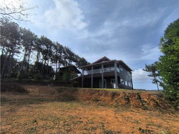CERRO AZUL / 2000M / 2 NIVELES / 4 HABITACIONES / CAMPESTRE