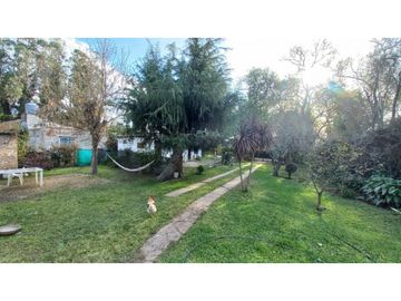 Casa en venta sobre terreno de 740 m2 totales. Cel. 223542----
