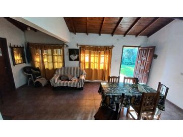 Casa en venta sobre terreno de 740 m2 totales. Cel. 223542----