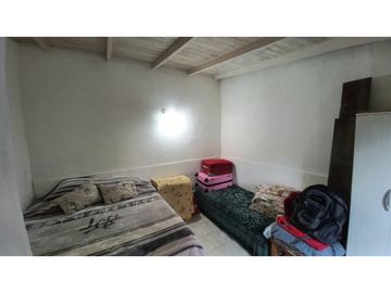 Casa en venta sobre terreno de 740 m2 totales. Cel. 223542----