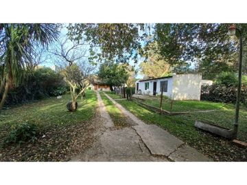 Casa en venta sobre terreno de 740 m2 totales. Cel. 223542----