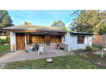 Casa en venta sobre terreno de 740 m2 totales. Cel. 223542----