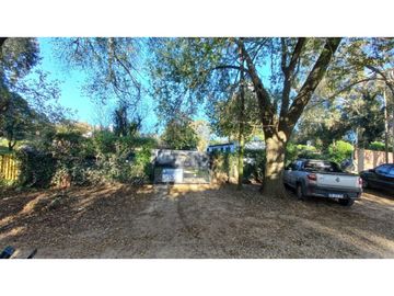 Casa en venta sobre terreno de 740 m2 totales. Cel. 223542----