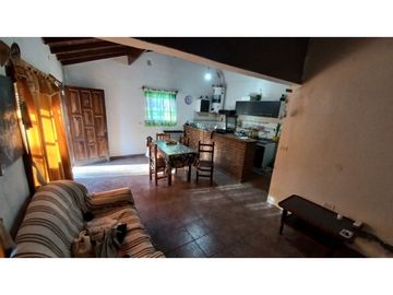 Casa en venta sobre terreno de 740 m2 totales. Cel. 223542----