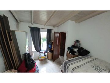 Casa en venta sobre terreno de 740 m2 totales. Cel. 223542----